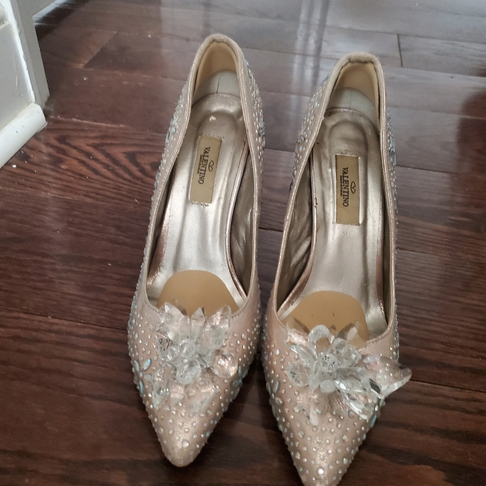 Valentino GARAVANI Elegant Embellished Heels